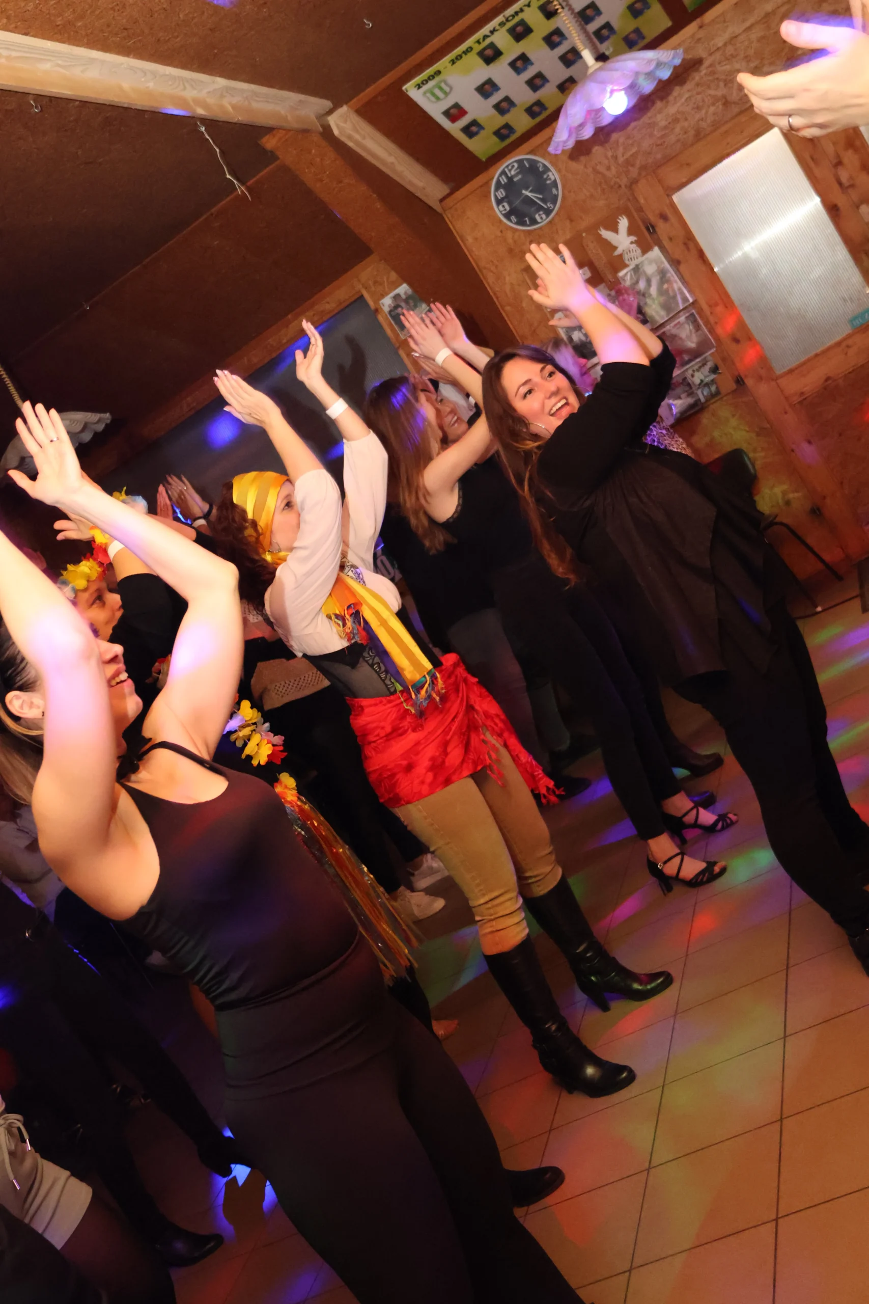Halloween-i előadás a Salsa Revolution táncosaitól